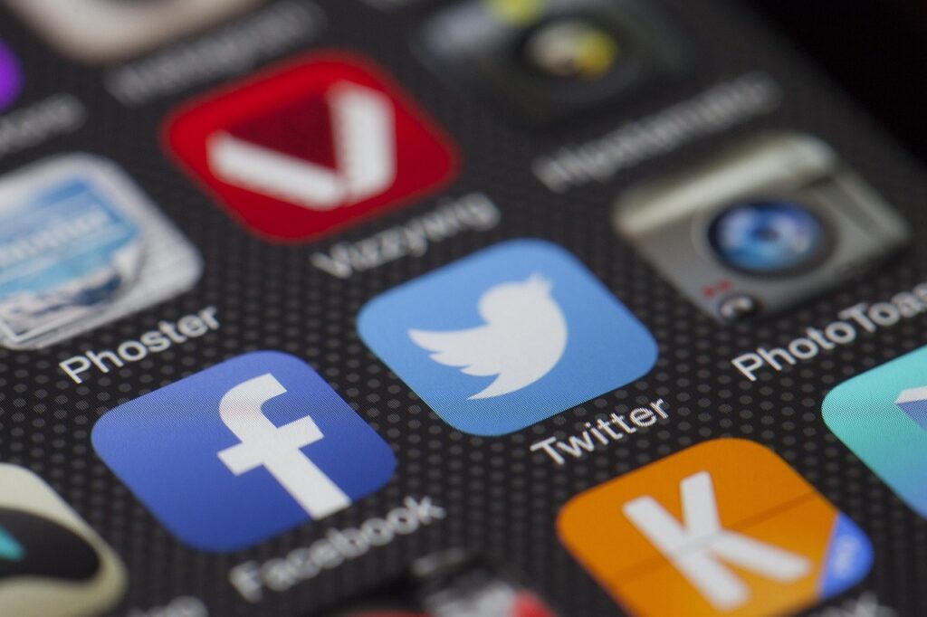 Leveraging Social Media Advertising Platforms For E-Commerce Success: Boost Sales, Drive Website Traffic, And Optimize Your Campaign For Maximum ROI With The Best Practices And Strategies To Maximize Your Online Presence As A Leader In The Industry