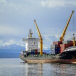 usps,ups,fedex,dhl,shipping carrier comparison,e-commerce shipping,ontrac,rate,reliability,tracking capabilities,USPS,Shipping Carrier Comparison,Rate Factors,E-Commerce Delivery Options