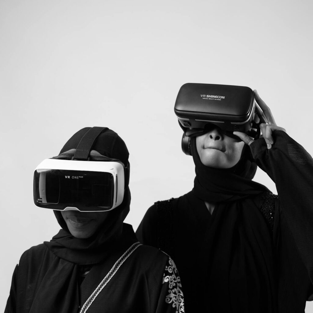 Experience The Future Of Fashion: Discover How Virtual Try-on Experiences Technology Is Revolutionizing The Way You Shop, Providing An Immersive, Personalized Experience That Reduces Returns And Increases Conversions With Advanced Augmented Reality And Artificial Intelligence