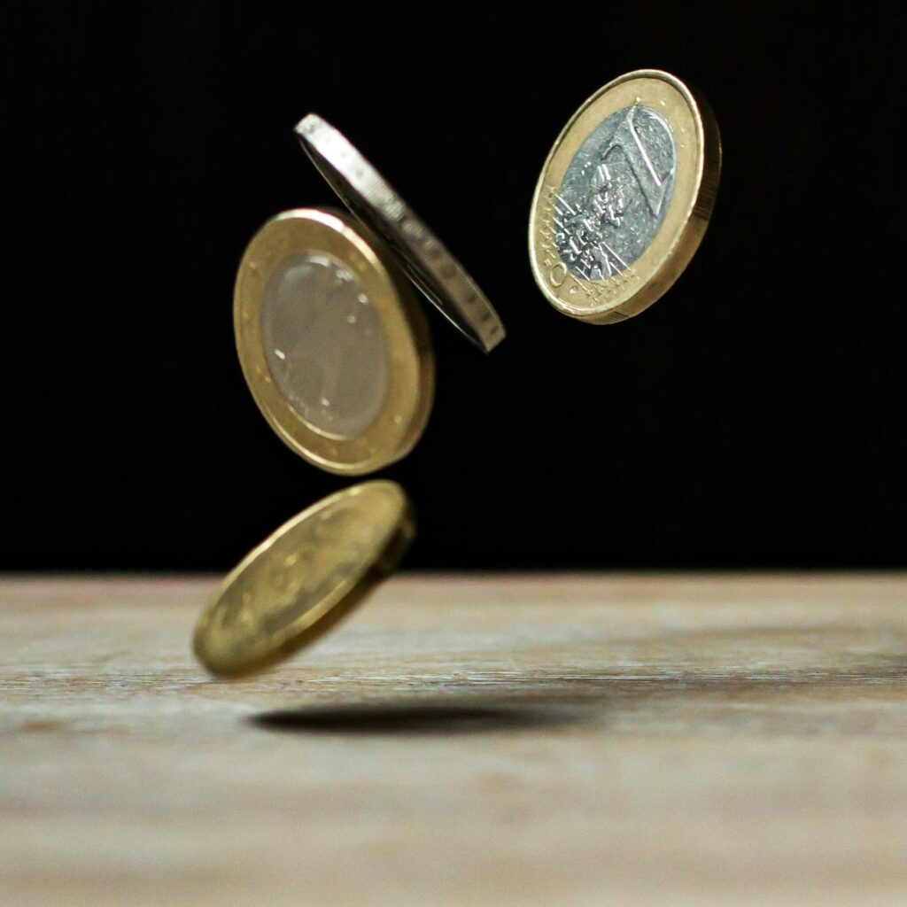Maximize E-Commerce Profitability with Bulk Shipping Discounts - Discover how optimizing your bulk shipping strategy can save you up to 25% on shipping costs and improve your bottom line.