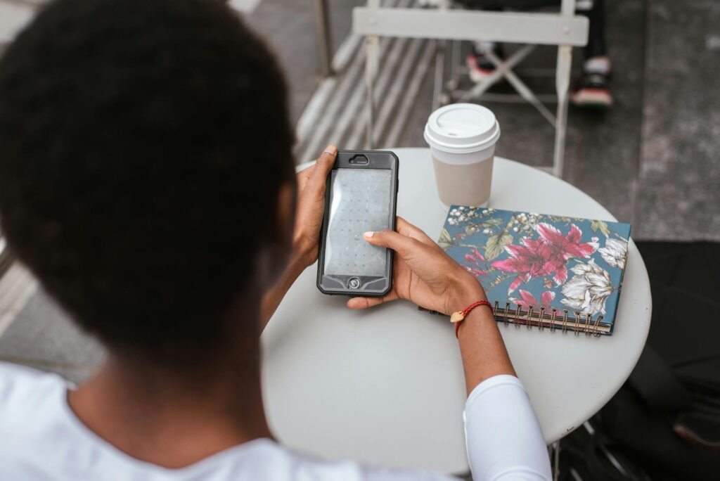 Discover conflict-free online shopping options with our comprehensive guide, exploring key players, trends, and best practices for conscious consumers who prioritize social responsibility and sustainability in their E-Commerce experiences.