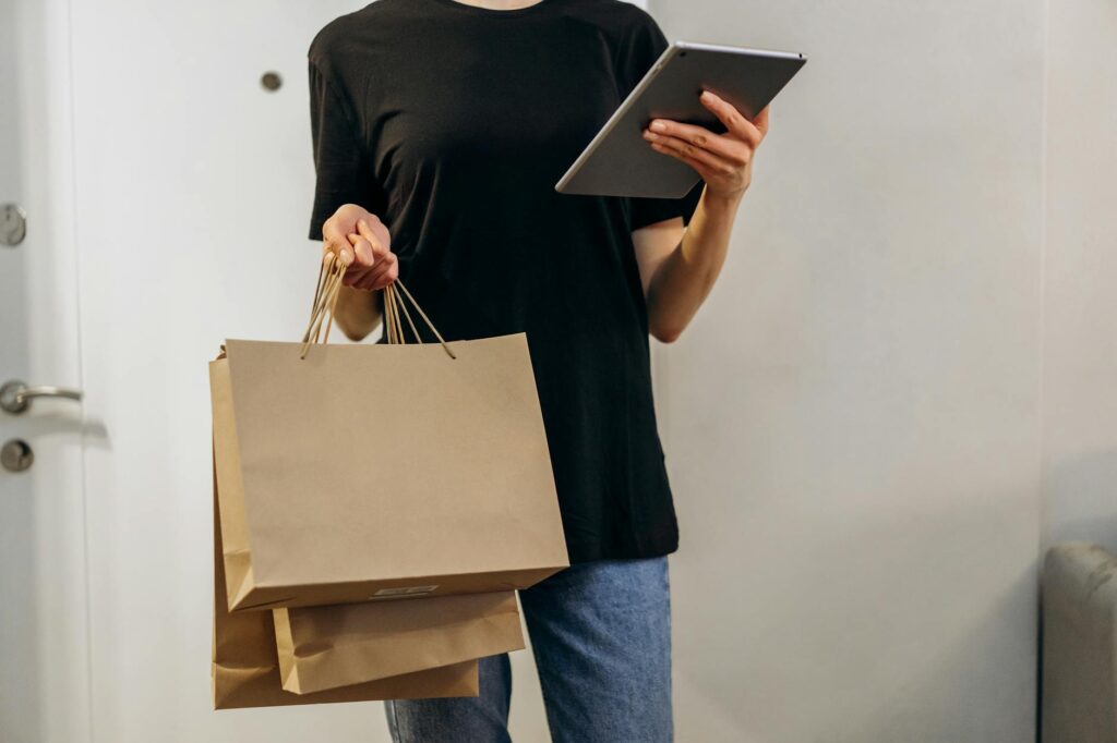 Improve Your E-Commerce Experience: Learn about Responsive E-Commerce UX Design, its Importance in Enhancing User Experience and Driving Business Success, with Expert Insights and Best Practices for Creating a Seamless Online Shopping Experience.