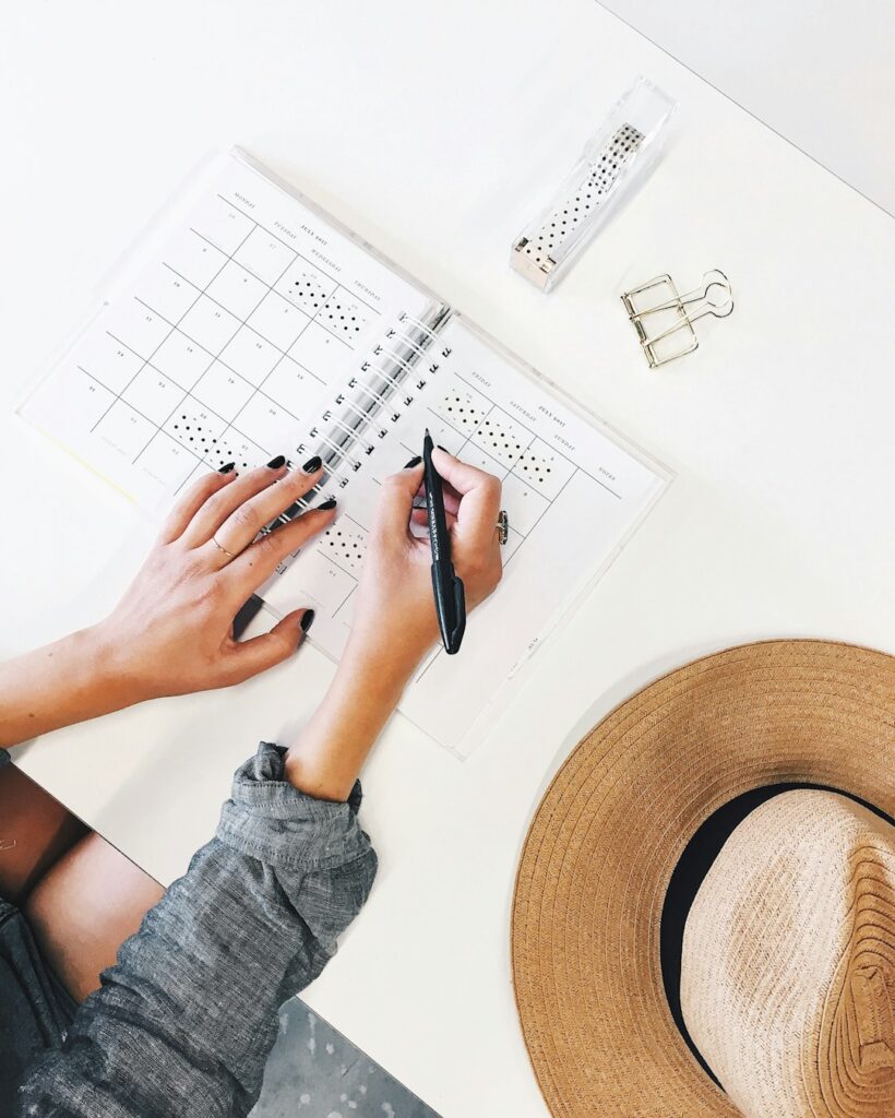 Leverage Social Media To Boost E-Commerce Sales With Effective Promotions, Driving Targeted Traffic, And Increasing Conversions. Discover The Benefits Of Social Media Marketing For E-Commerce Businesses And Set Up A Comprehensive Strategy To Achieve Success