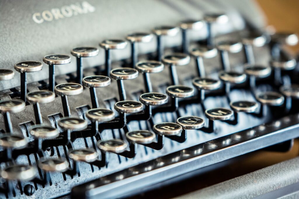Crafting Compelling Product Descriptions For E-Commerce Success: Boost Conversion Rates, Increase Revenue Growth And Build Trust With Customers Through Engaging, Keyword-rich, And Socially-proof Content
