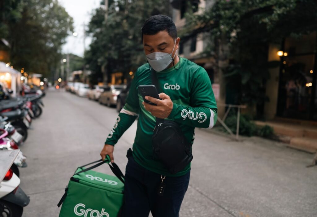 Improve customer satisfaction and stay competitive in the E-Commerce landscape by optimizing B2C delivery processes, streamlining logistics operations, incorporating personalized elements, and leveraging technology for a seamless and engaging experience.