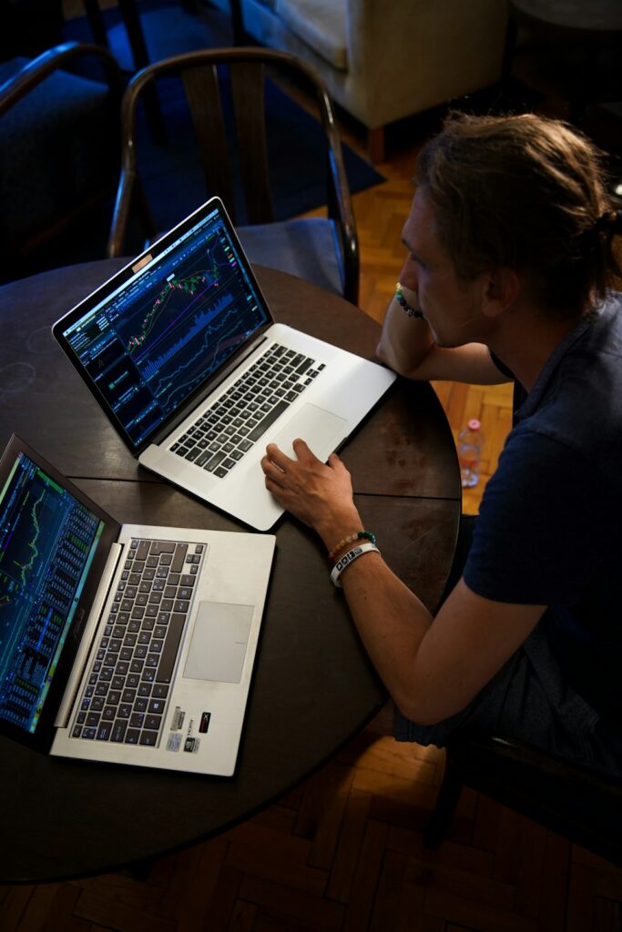 Leverage data-driven decision making to drive sustainable E-Commerce practices, reducing waste and minimizing carbon emissions while creating engaging customer experiences, optimizing supply chains for sustainability and implementing innovative technologies.