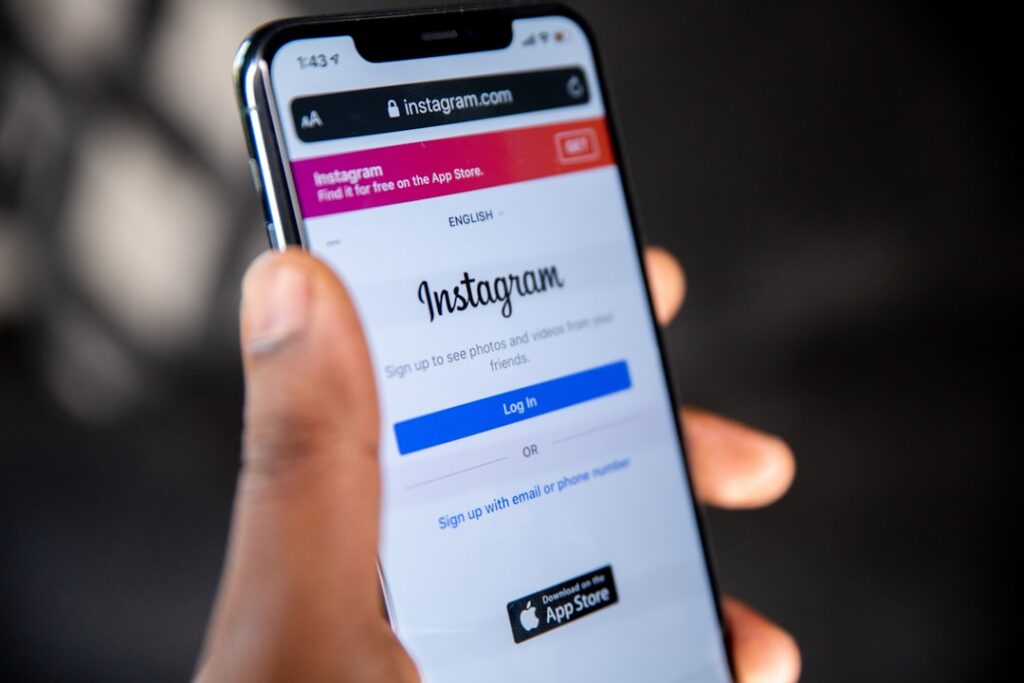 Leveraging Social Media Integration E-Commerce: Boost Sales and Engagement with Effective Strategies for a Seamless Shopping Experience on Facebook, Instagram, Twitter, and More.