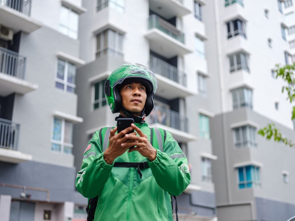Implementing Best Practices Delivery Systems for Efficient E-Commerce Logistics - Discover the strategies and technologies to streamline your delivery process, enhance customer satisfaction, and drive business growth.
