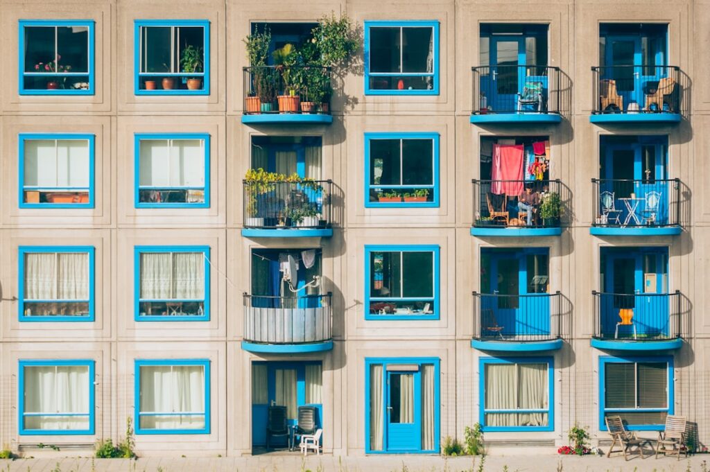 E-Commerce Sustainability: Building a Brand Loyalty that Drives Long-Term Success in a Competitive Marketplace, Fostering Customer Commitment Through Environmentally Conscious and Socially Responsible Practices.