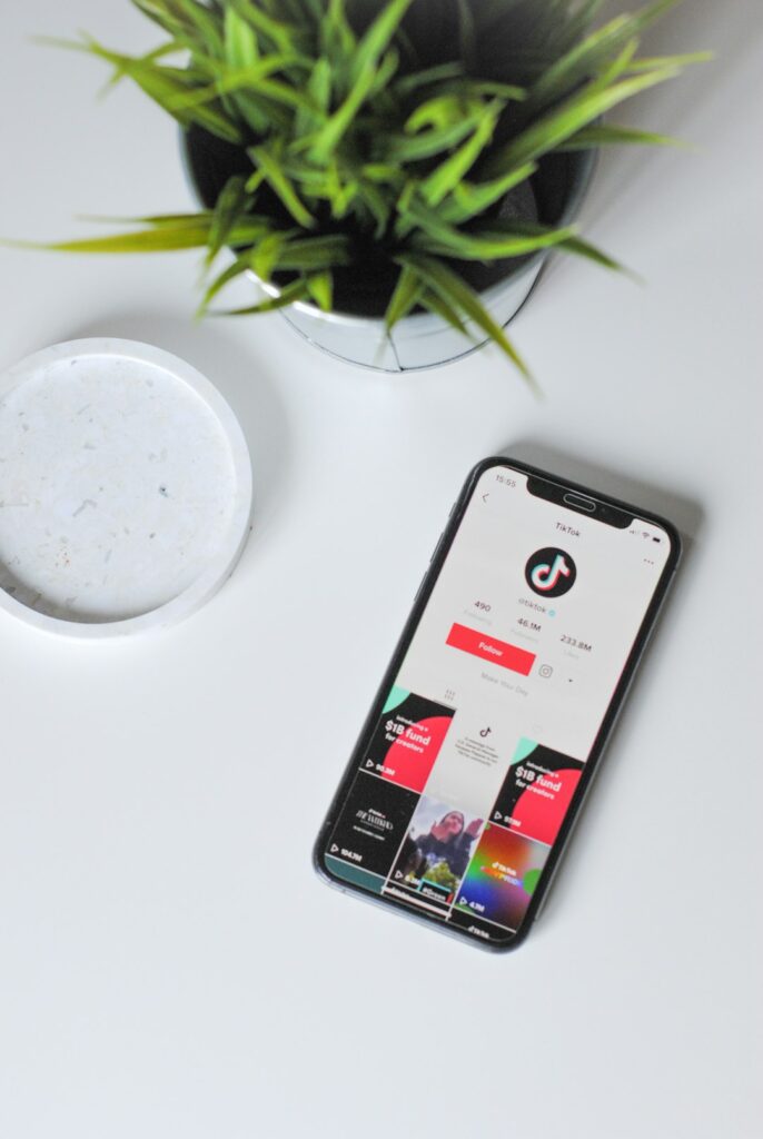 Unlock the power of seamless Customer Base Social Media Integration for E-Commerce businesses, driving personalized customer experiences, repeat business, and advocacy through streamlined Salesforce and social media integration.