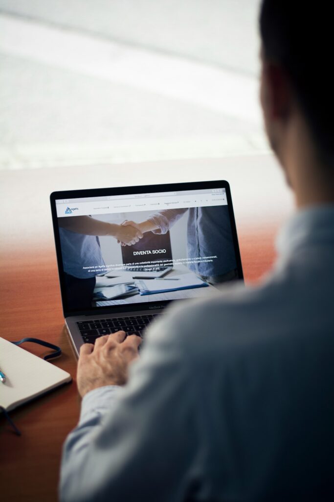 Unlock The Full Potential Of Your Online Business With Effective Shopify E-Commerce Solutions, Including Expert Guidance On Theme Selection, Product Optimization, Search And Filtering, Social Media Integration, Performance Monitoring, Customer Service, And Staying Up-to-date With The Latest Trends