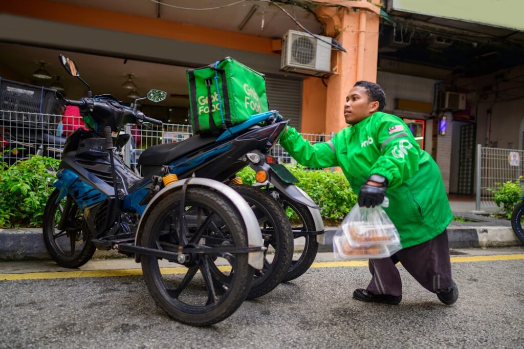 Discover The Power Of Customer-centric Same Day Delivery In E-Commerce, Learn How To Implement And Benefit From This Game-changing Strategy For Enhanced Customer Experience, Loyalty, And Retention.